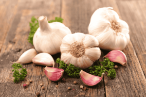 Benefícios do alho para a saúde: um poderoso aliado natural